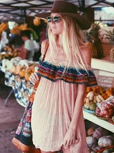 Minivestido de rayas con hombros descubiertos